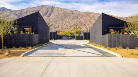 Blackhaus Suites by AvantStay Отели в г. Палм-Спрингс