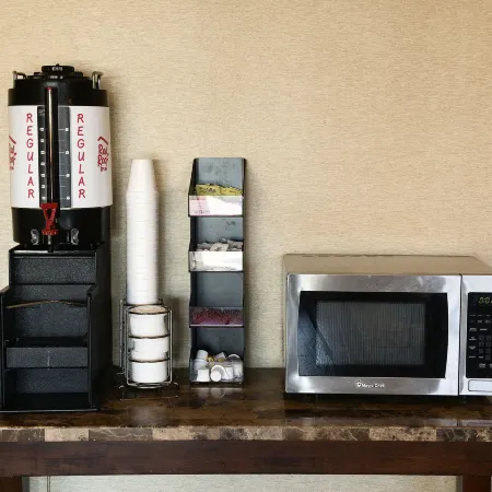 Red Roof Inn & Suites Omaha - Council Bluffs