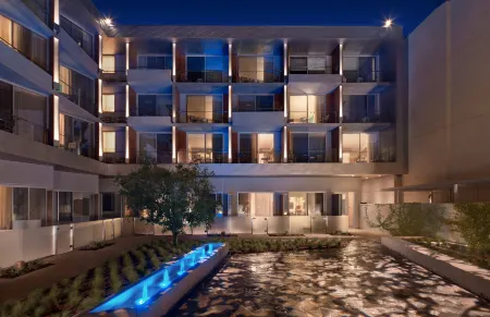 Shore Hotel Отели рядом с достопримечательностью «Museum of Flying»