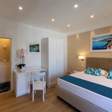Hotel Kali Sorrento Отели рядом с достопримечательностью «Пляж Петерс»