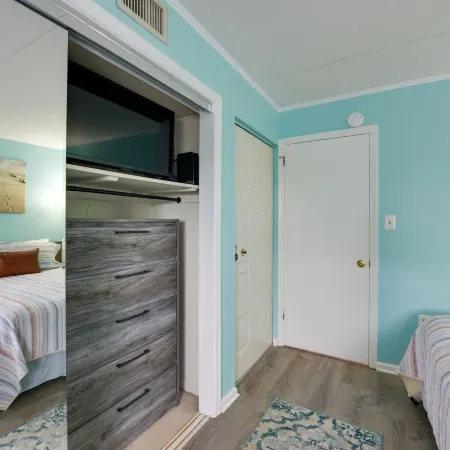 Bright Condo Half-Block to Cape May Beach!