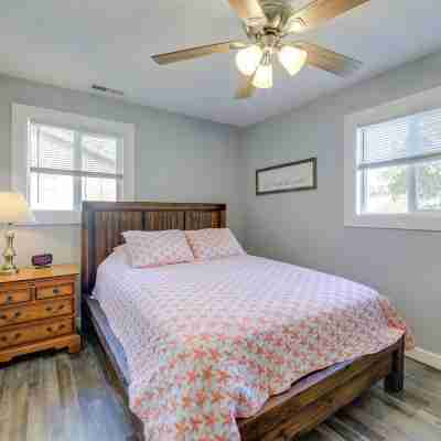 New Bern Abode w/ Yard ~ 2 Mi to Neuse River Rooms