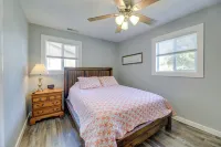 New Bern Abode w/ Yard ~ 2 Mi to Neuse River - Pet-friendly