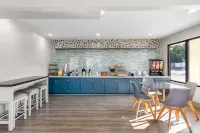 Days Inn by Wyndham Enterprise - Parkplatz