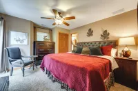 Hot Tub & Fire Pit! Lake-View Home in Blue Eye - parking