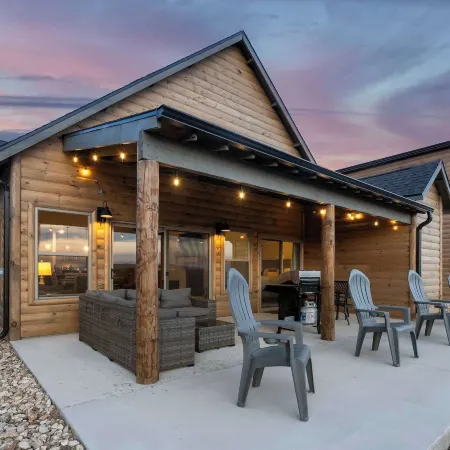 Two Pines Endless Views and Attractions!