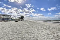Walk to Beach and Dining Sunny St Pete Condo! - Lejligheder
