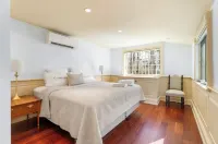 Custom Retreat within steps to Cape Neddick Beach