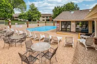 Foothills Walk-in - on-Site Amenities