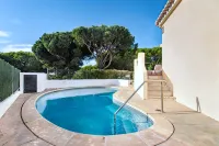 Old Village Area and Close to All Amenities, Overlooking Golf Course - جاكوزي