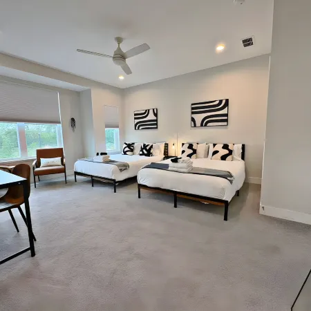 Modern 4BR with Parking - WV rep 4