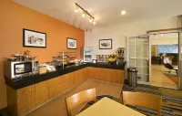 AmericInn by Wyndham Duluth - breakfast
