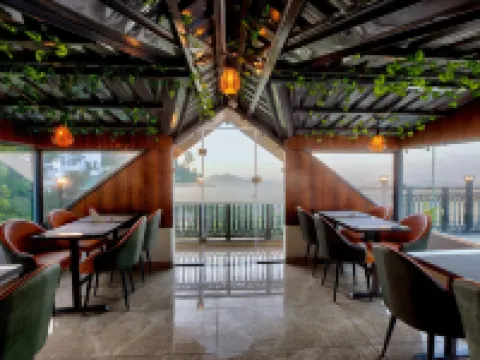 Luxe Resorts - Centrally Heated Air Conditioned Hotel in the Heart of Kasauli Hotels in Solan