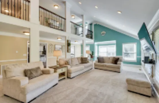 距離安德森市中心6英里：帶庭院的寬敞家庭住宅