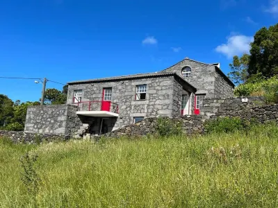 ลีฟวิ่ง อิน อะซอเรส - คาซา เด ฟอรอส โรงแรมใกล้Museu dos Baleeiros (Whaler’s Museum)