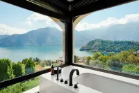 Carefree Retreat With Panoramic Views of Lake Como -  Ferienhäuser