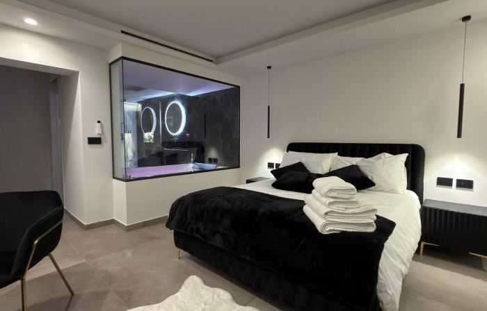 Coco Noir Luxury Villa