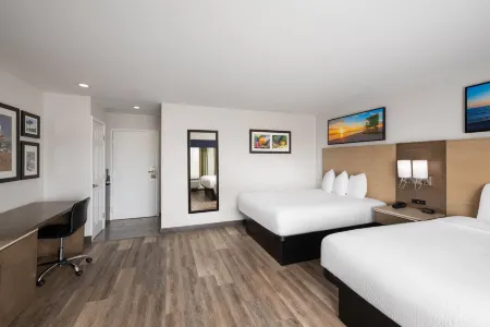 Days Inn by Wyndham Monterey Downtown Отели в г. Монтерей