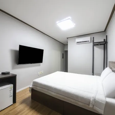 Yousung hotel Отели рядом с достопримечательностью «Пляж Хамдеок»