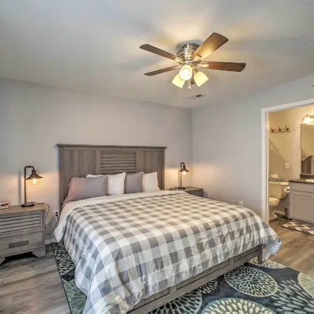 Cozy Condo w/ Pool Access in the Heart of Branson!