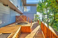 Walk to Keller Beach: Waterfront Studio w/ Hot Tub Hotels in Richmond