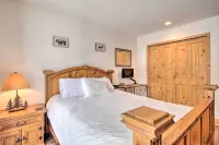 Charming Vail Condo w/ Patio & Mountain Views -  Ferienwohnungen
