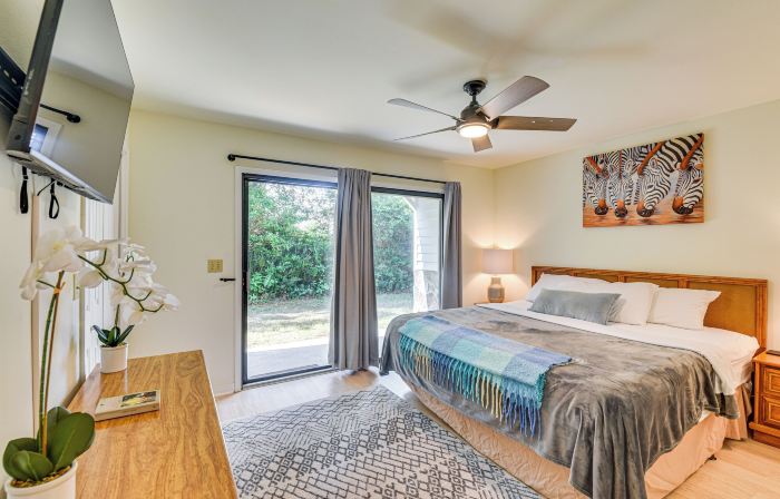 'Almond Grove Cottage' w/ Patio: Walk to Beach!