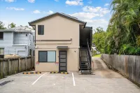 Smart Suites Self Check-in Apartments - 144 Dixon Hotels near Malaya Corner