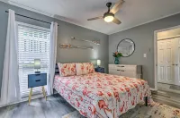 Cozy Destin Condo w/ Amenities + Private Beach!