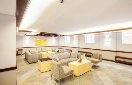 CAL KING BED, FREE PARKING PASS FOR 1 CAR, BY DOWNTOWN & CLINIC Hotels in 