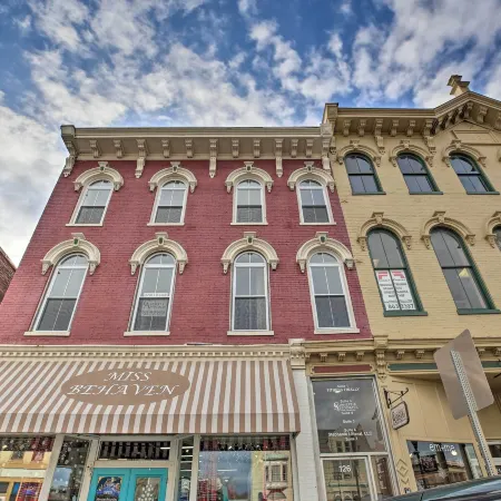 Chic Main Street Retreat < 7 Mi to KY Horse Park!