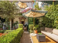 Pergola Boutique Hotel Hotels near Rainha Beach