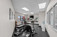 Days Inn & Suites by Wyndham des Moines Airport - Gym