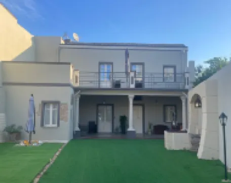 Luxar Suites & Apartments Hotel di 