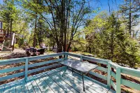 4 Mi to Snow Valley! Family Retreat w/ Deck - 2-Star