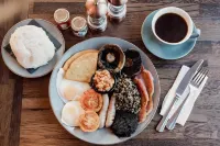 The Base Camp Hotel, Nevis Range - Frühstück
