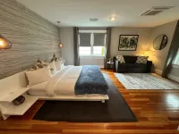 Entire Modern 7 Unit 7 Bath Boutique Inn - Pet friendly