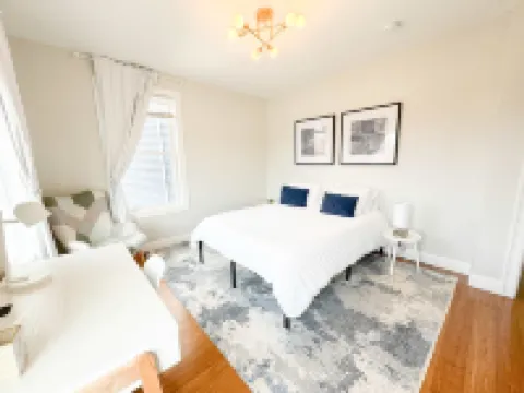 Modern Kitchen and Cozy Living Area - Stunning Urban Retreat