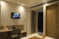 โรงแรม วิวาน - เดินไปยังวัดแบงก์ บิฮารี