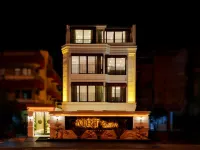 Mrt Suites Lara Hotels near Seven Beach