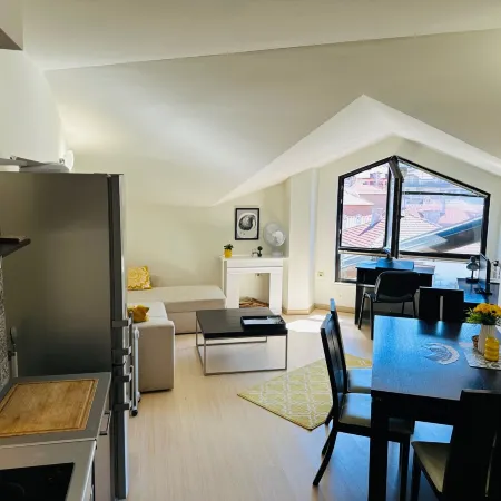 Central Art Apartment in Bansko with Mountain View