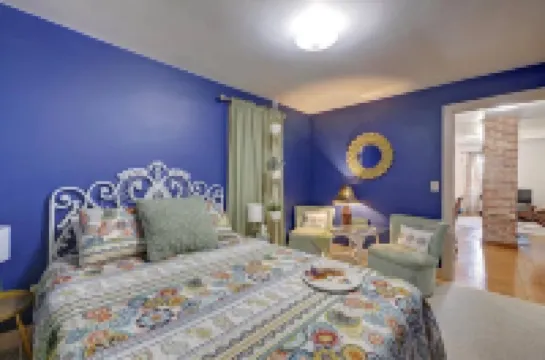 Boho Garden Bungalow | Quiet, Walk to Btown, IU