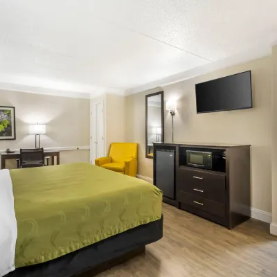 Quality Inn & Suites North Charleston - Ashley Phosphate Hotels near Charleston Southern University