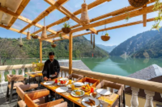 Panchtatva Hotel Lake Chamera Dalhousie