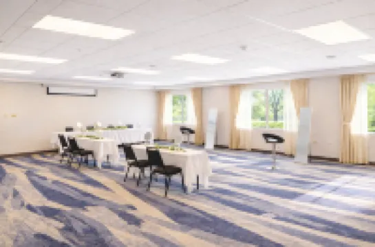 コンフォートスイーツ エルジン ノースウェスト