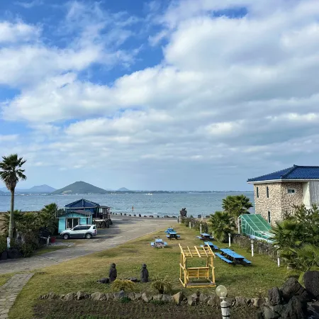 Jeju Udo Daol Pension Отели рядом с достопримечательностью «Парк у маяка в Удо»