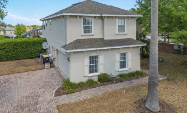 Make Memories in This 6 Bedroom With Private Pool