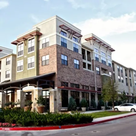 High Speed WiFi 1-Bed Apartment at Frisco, Equipped Gym, Pool, AC, Work Space.
