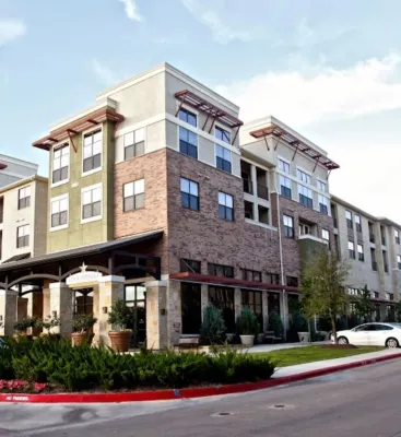 High Speed WiFi 1-Bed Apartment at Frisco, Equipped Gym, Pool, AC, Work Space.