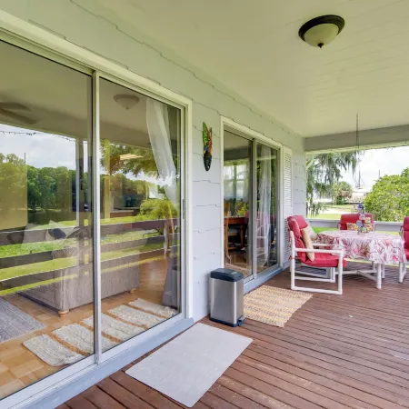 Docks + Balcony: Peaceful River Abode in Dunnellon
